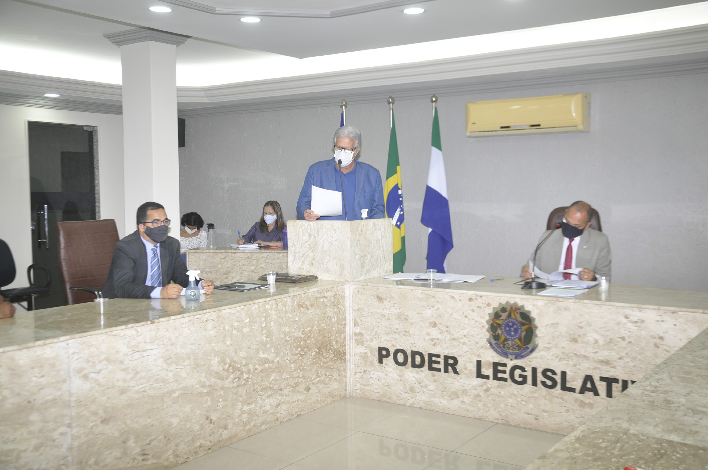 Parlamento aprova dois projetos de lei