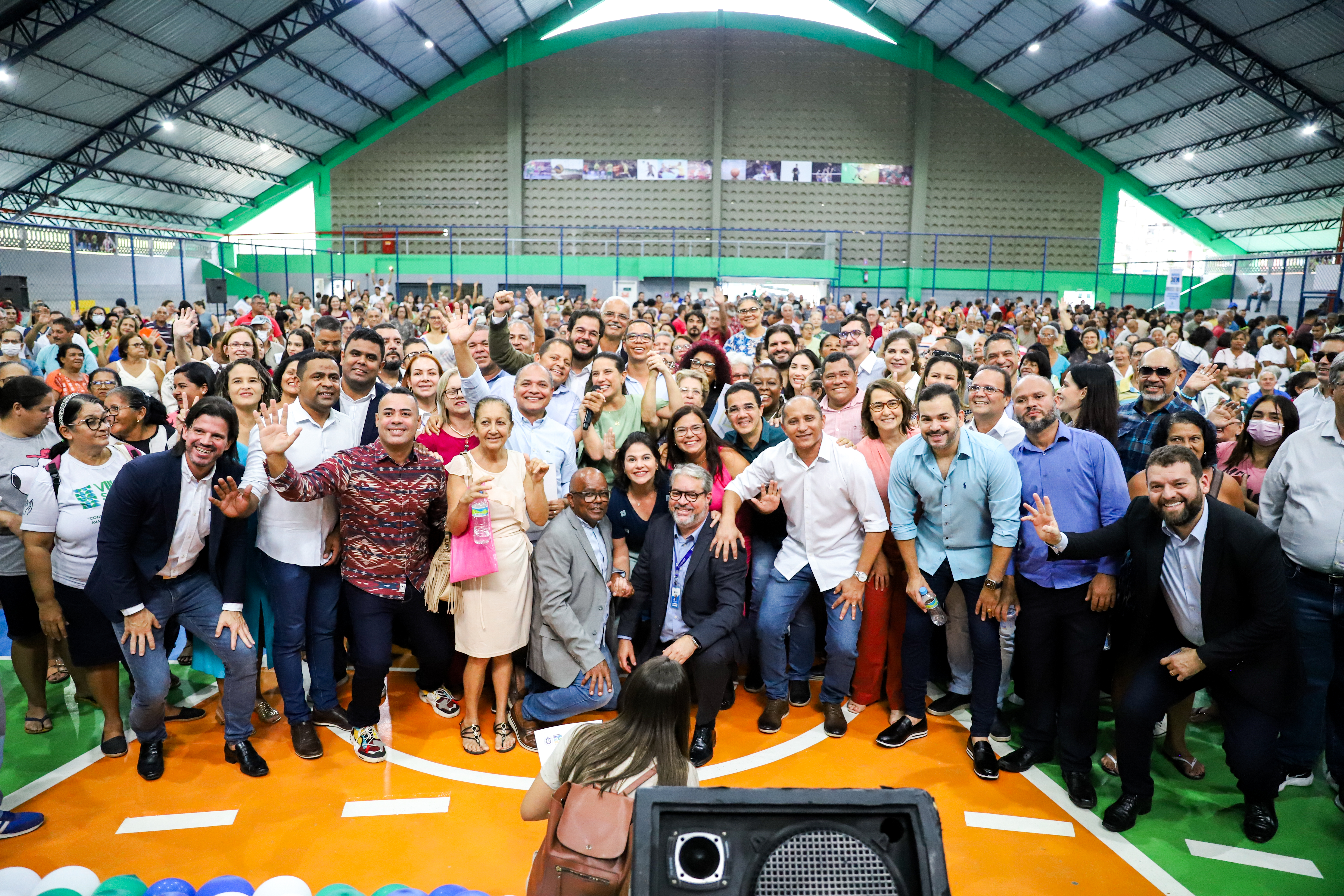 Vereadores acompanham cerimônia de entrega de títulos de propriedade para moradores do Parque Capibaribe